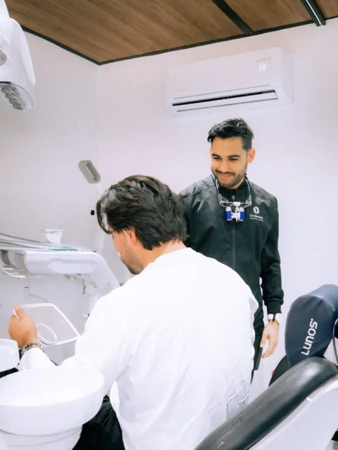 Dr. Carlos Ariza